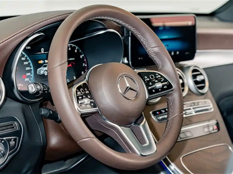MERCEDES-BENZ GLC