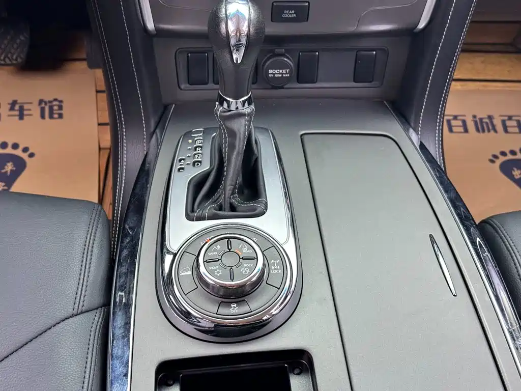 Nissan Patrol — миниатюра 19
