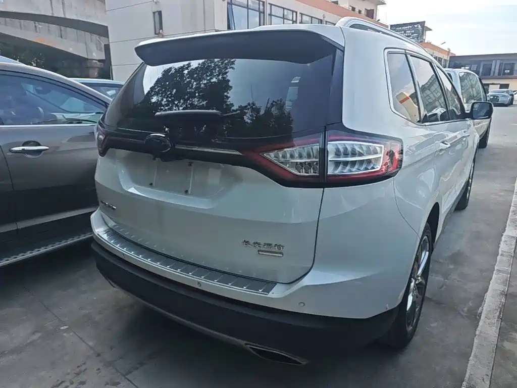 Ford Edge — миниатюра 7