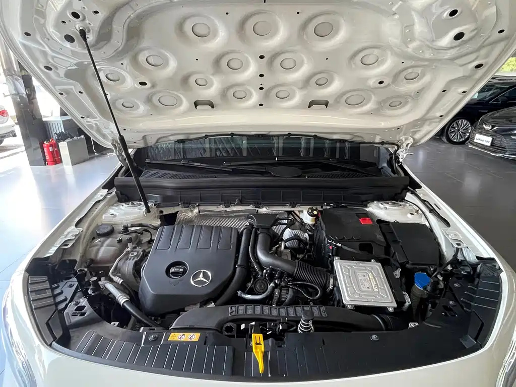 Mercedes-Benz GLB — миниатюра 30