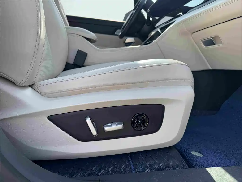 Li Auto Li ONE — миниатюра 18