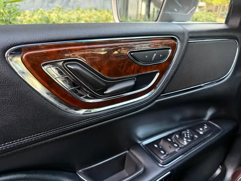 Lincoln Continental — миниатюра 16