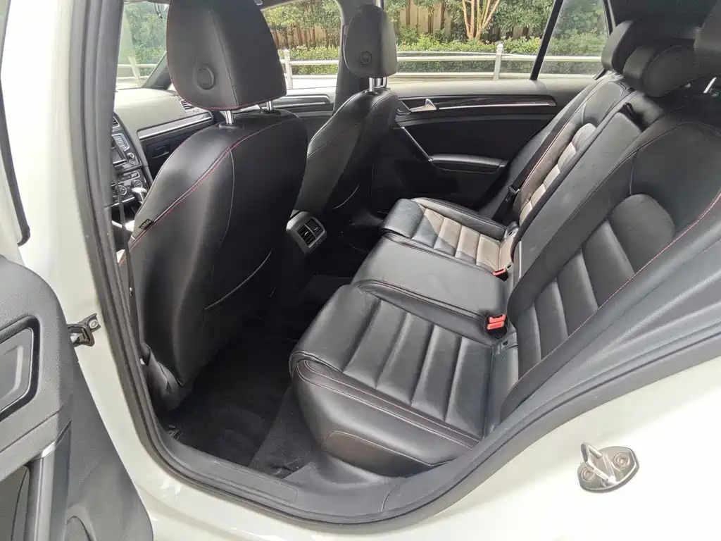 Volkswagen Golf GTI — миниатюра 7