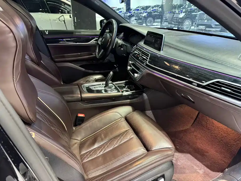 BMW 7 SERIES