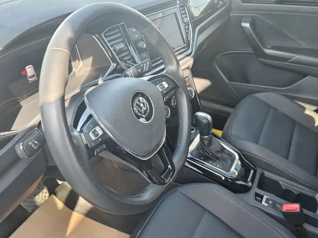 VOLKSWAGEN T ROC EXPLORING SONGS