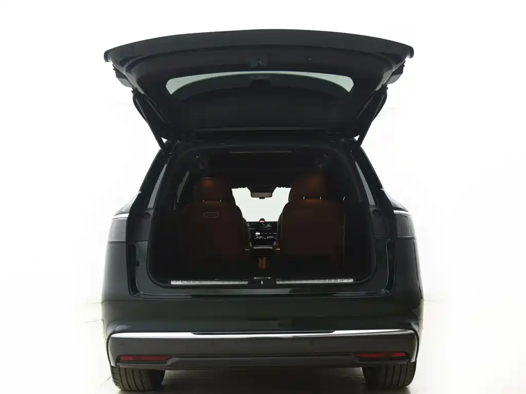 AITO ASK THE WORLD M8