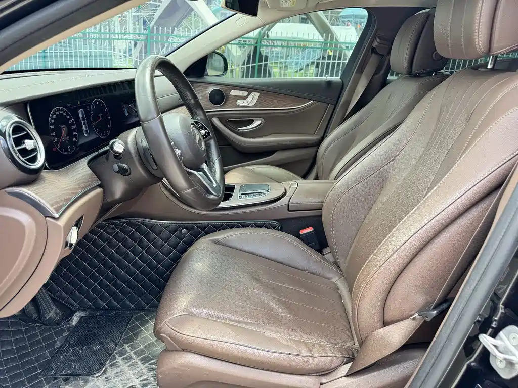 Mercedes-Benz E-Class — миниатюра 5