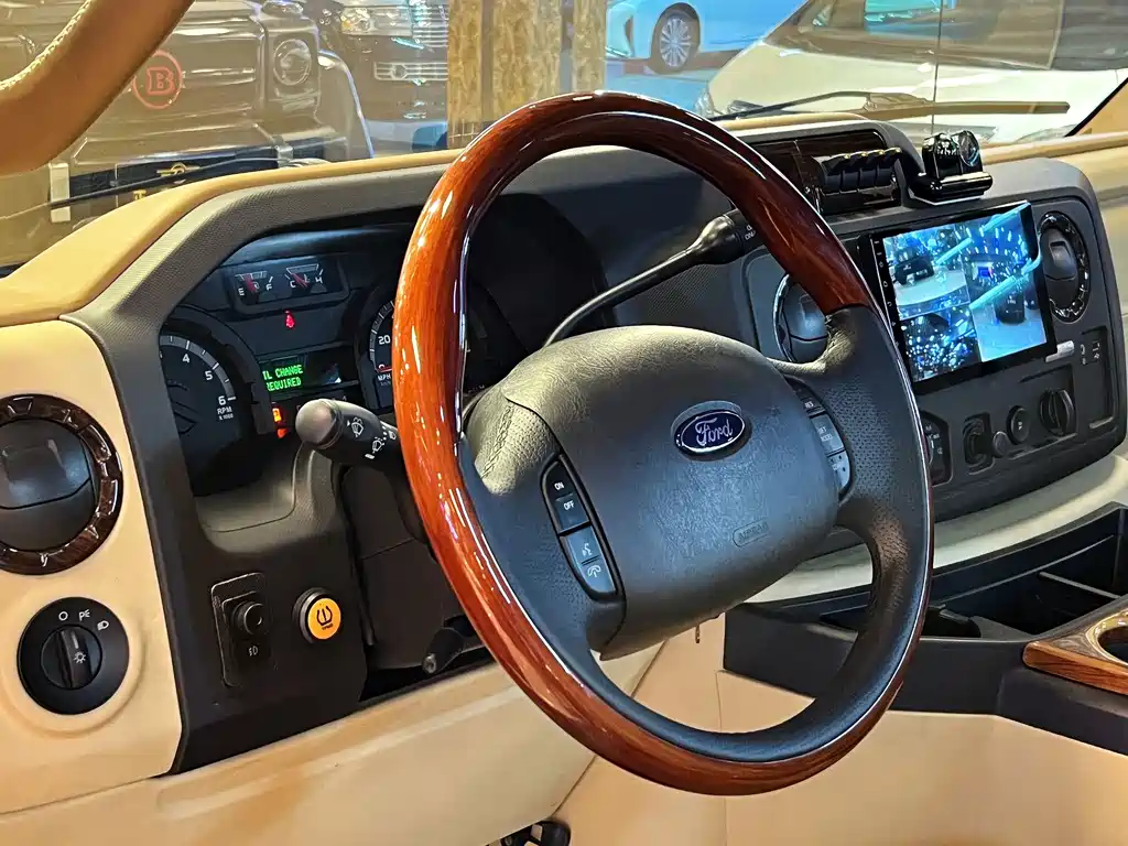 Ford E350 — миниатюра 10