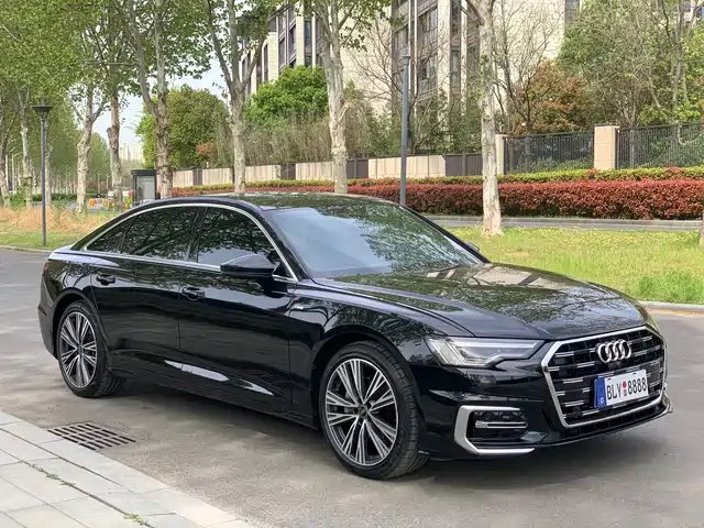 Audi A6L — фото 1