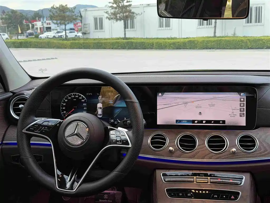 Mercedes-Benz E-Class — миниатюра 8