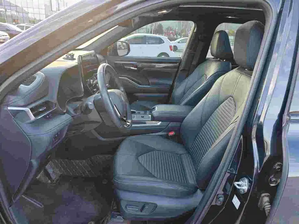 Toyota Crown Kluger — миниатюра 4