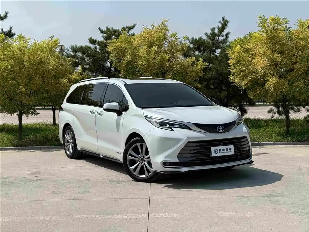 Toyota Sienna — миниатюра 3