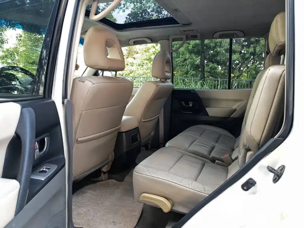 Mitsubishi Pajero (Import) — миниатюра 15