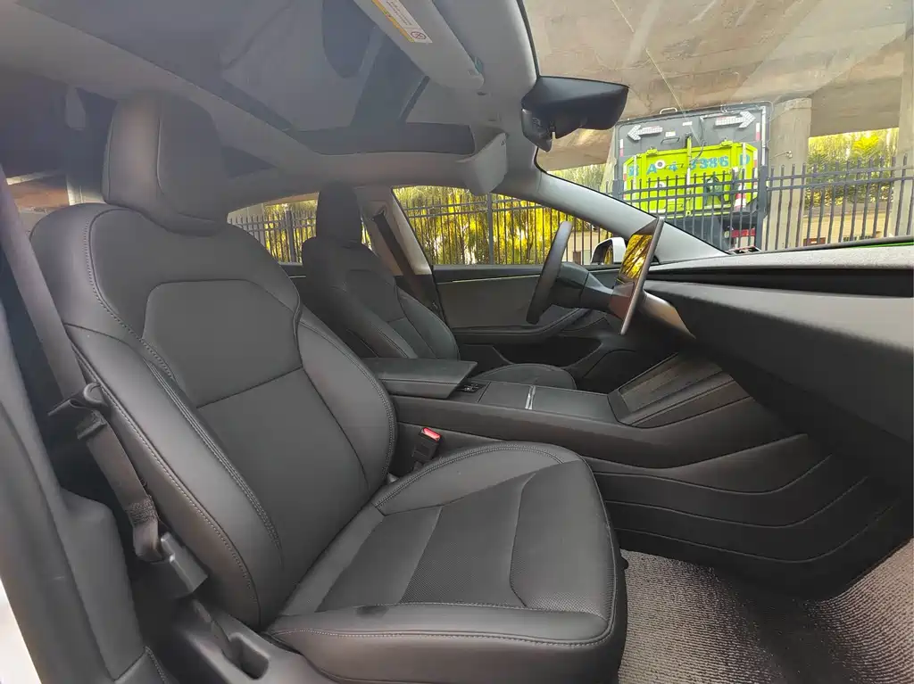 Tesla Model 3 — миниатюра 10