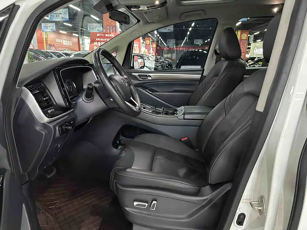 GAC M8 2023 390T Premium