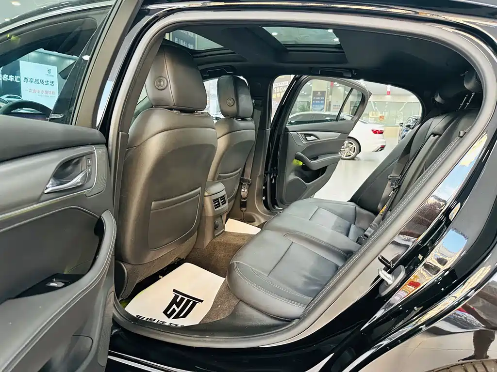 Cadillac CT5 — миниатюра 5