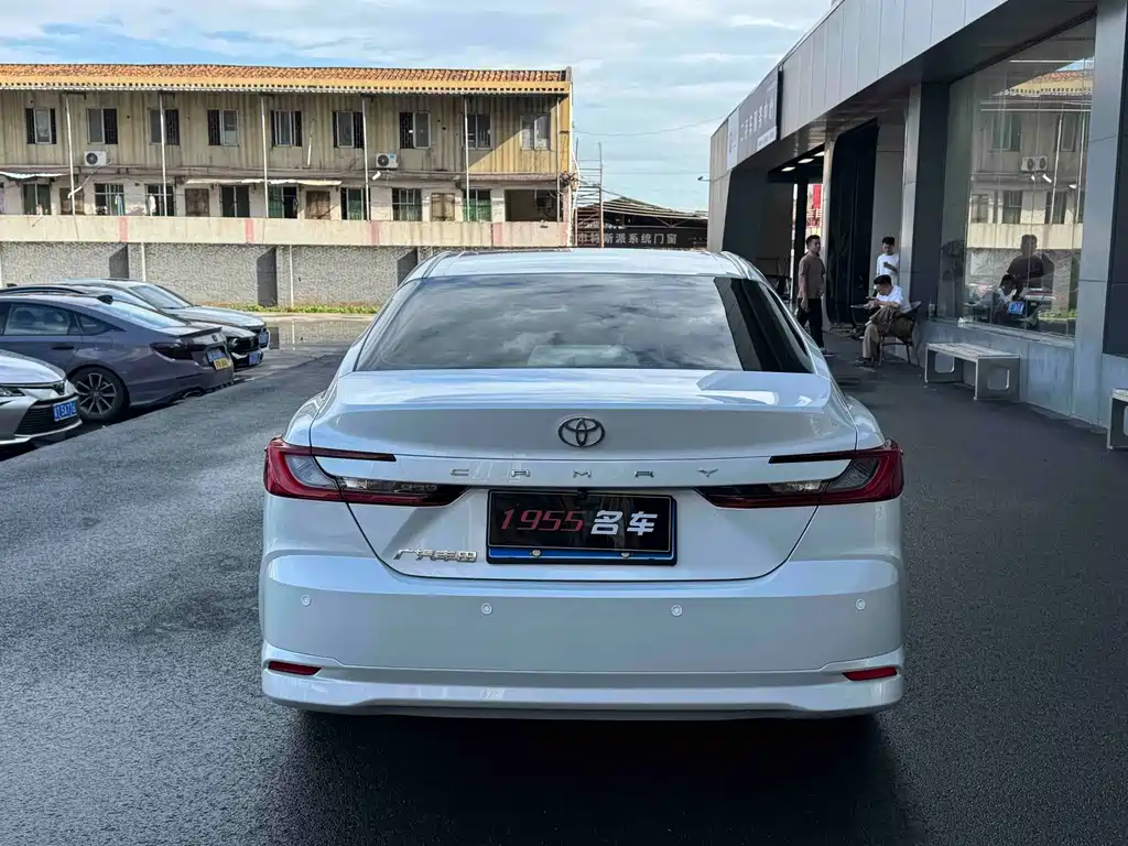 Toyota Camry — миниатюра 8