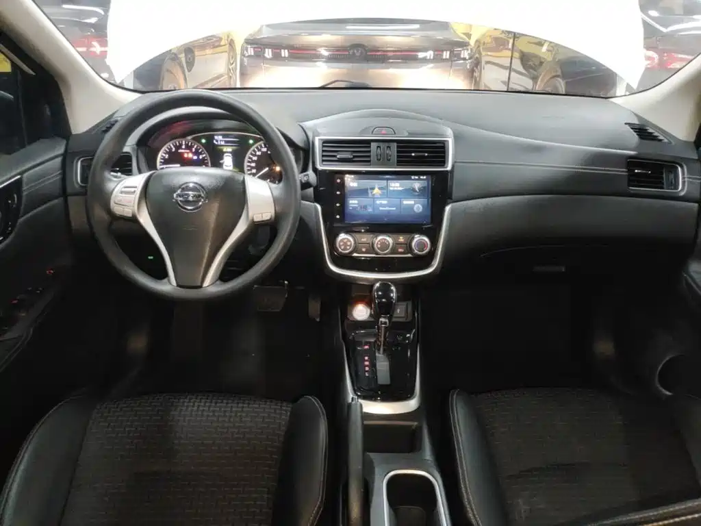 Nissan Tiida — миниатюра 10