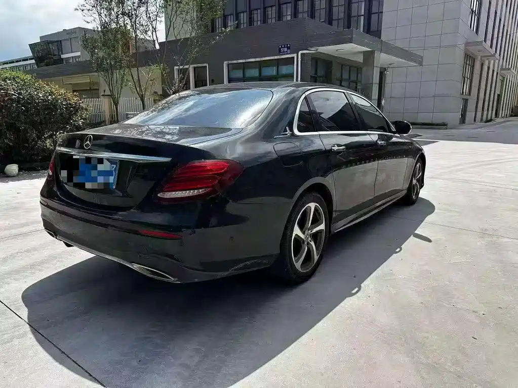 Mercedes-Benz E-Class — миниатюра 4