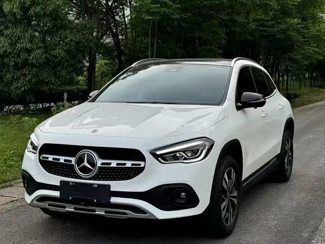 MERCEDES-BENZ GLA