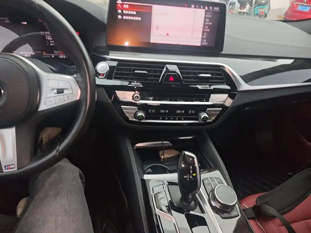 BMW 5 Series — миниатюра 13