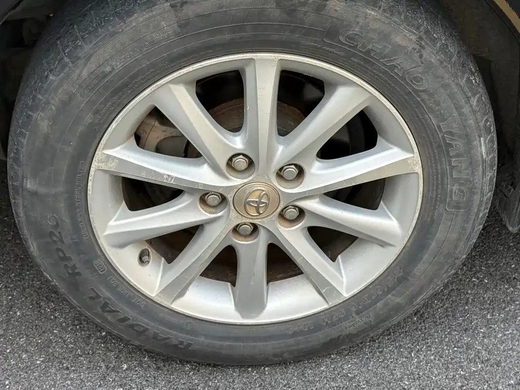 Toyota Camry — миниатюра 14