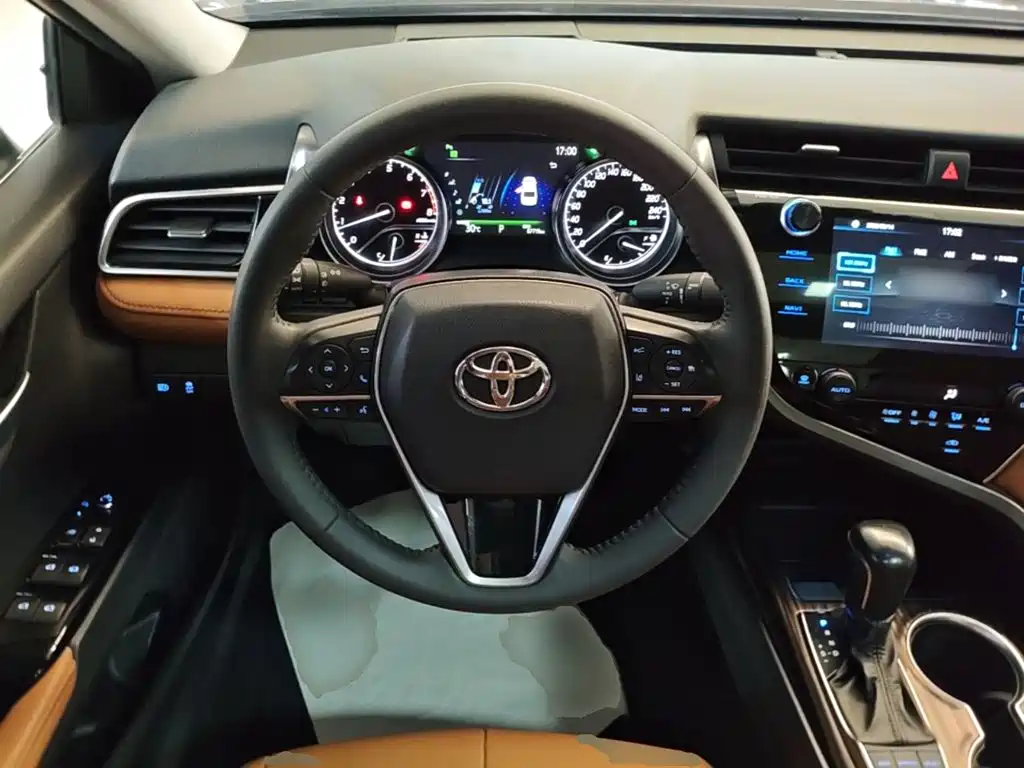 Toyota Camry — миниатюра 11
