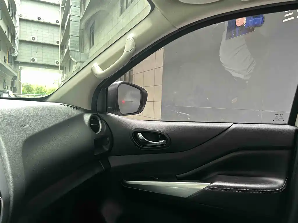 Nissan Terra 2018 2.5L AT Luxury