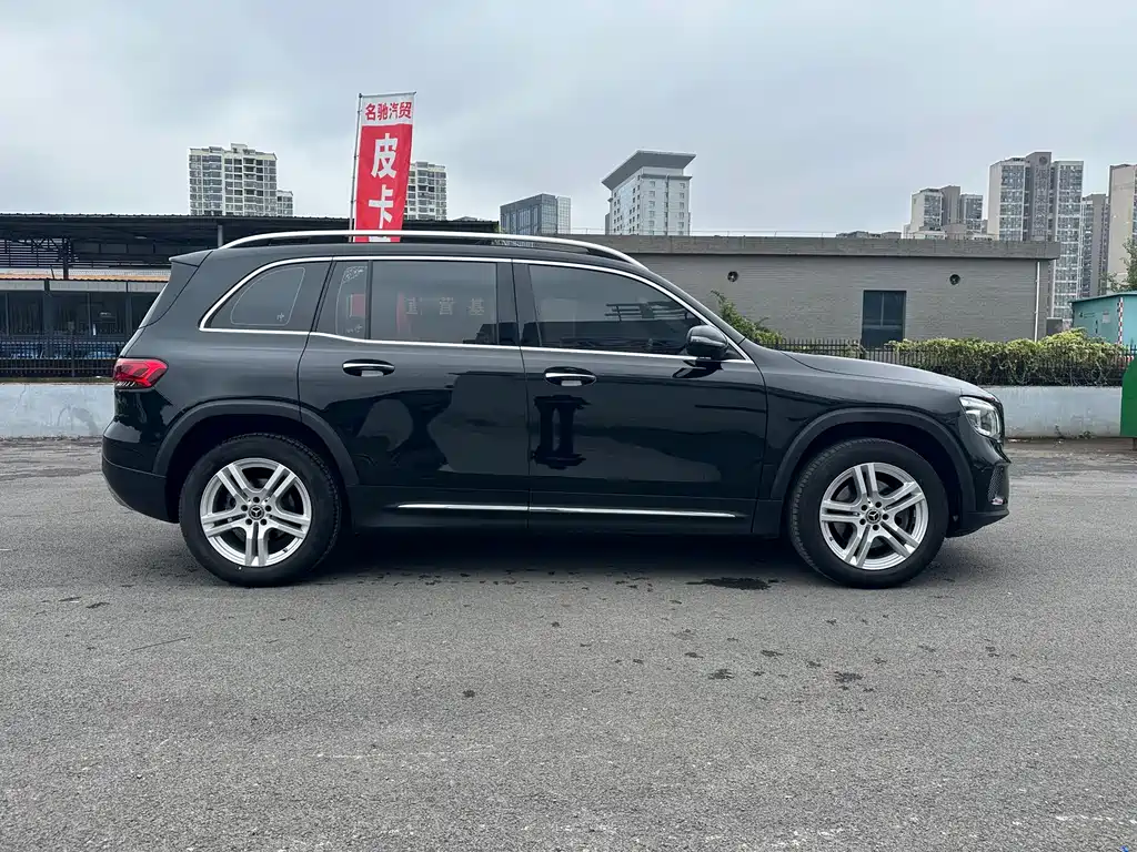Mercedes-Benz GLB — миниатюра 16