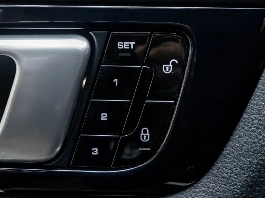 Porsche Cayenne — миниатюра 24