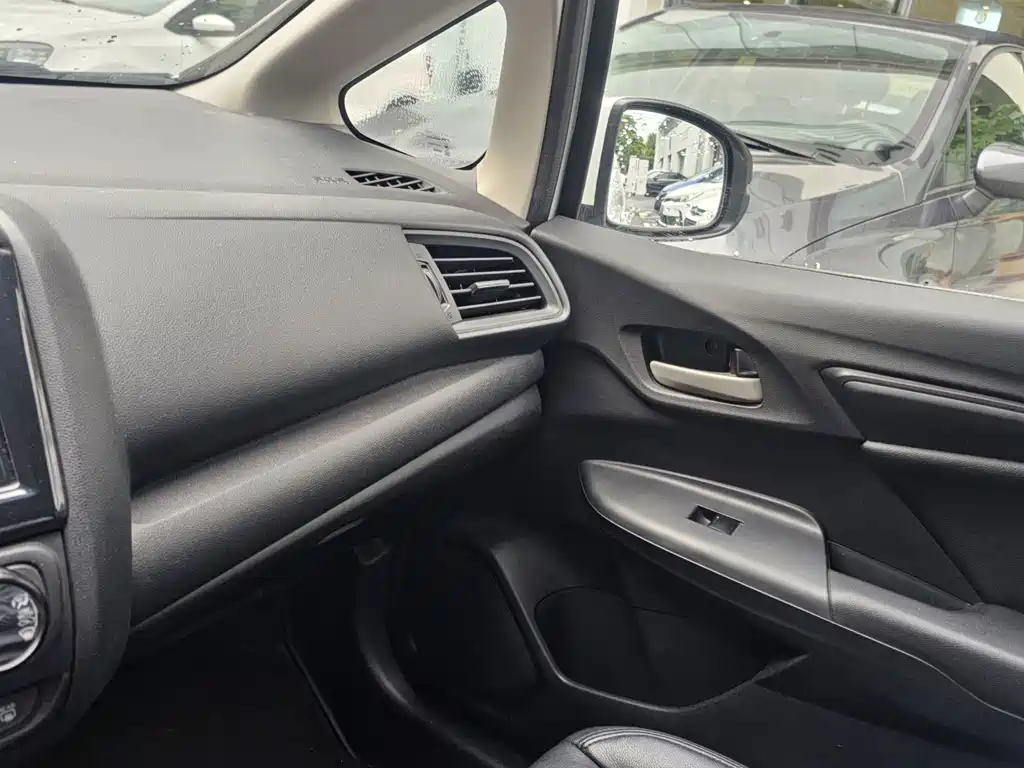 Honda Fit — миниатюра 8