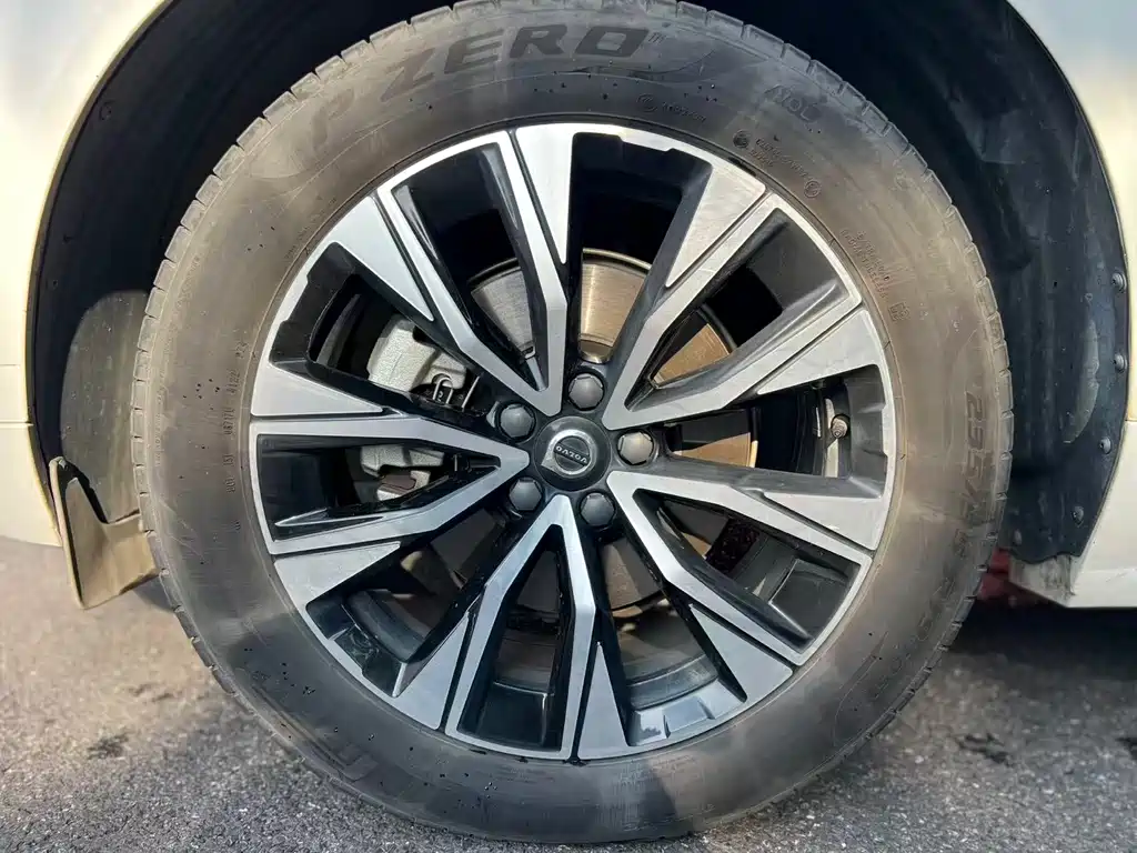 Volvo XC60 2023 B5 Luxury