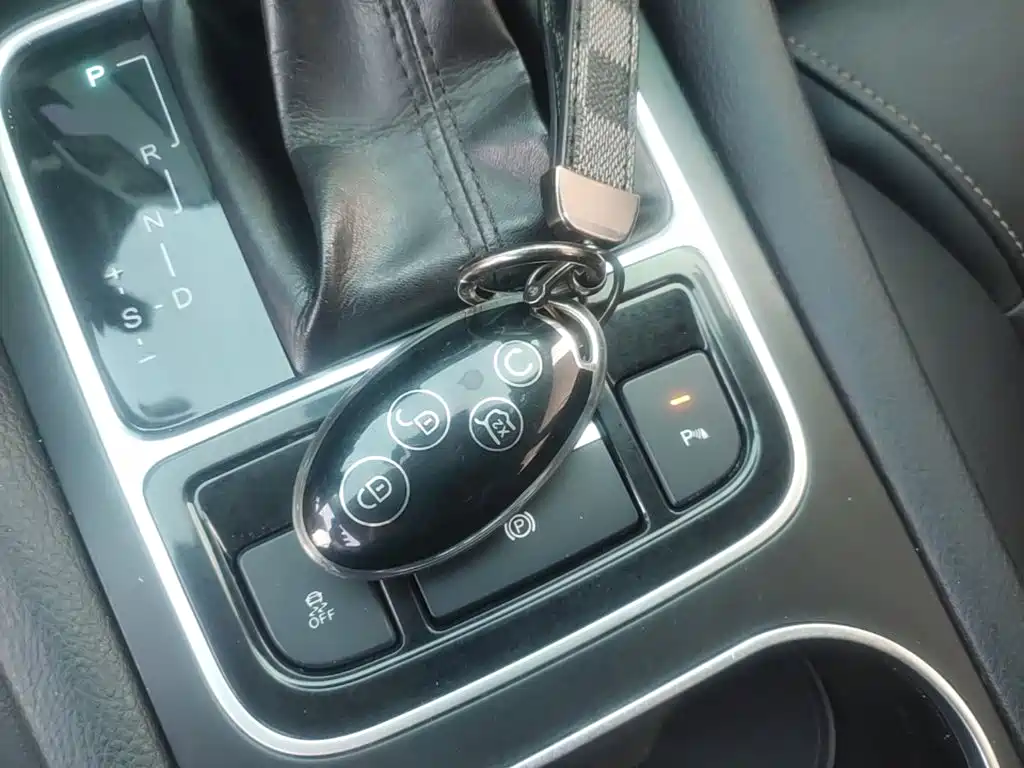 BYD MAX — миниатюра 9
