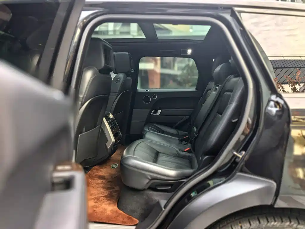 Land Rover Sport PHEV — миниатюра 10