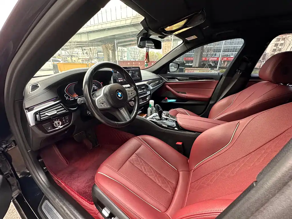 BMW 5 Series - фото 8
