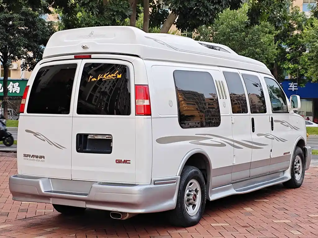 GMC Savana — миниатюра 5