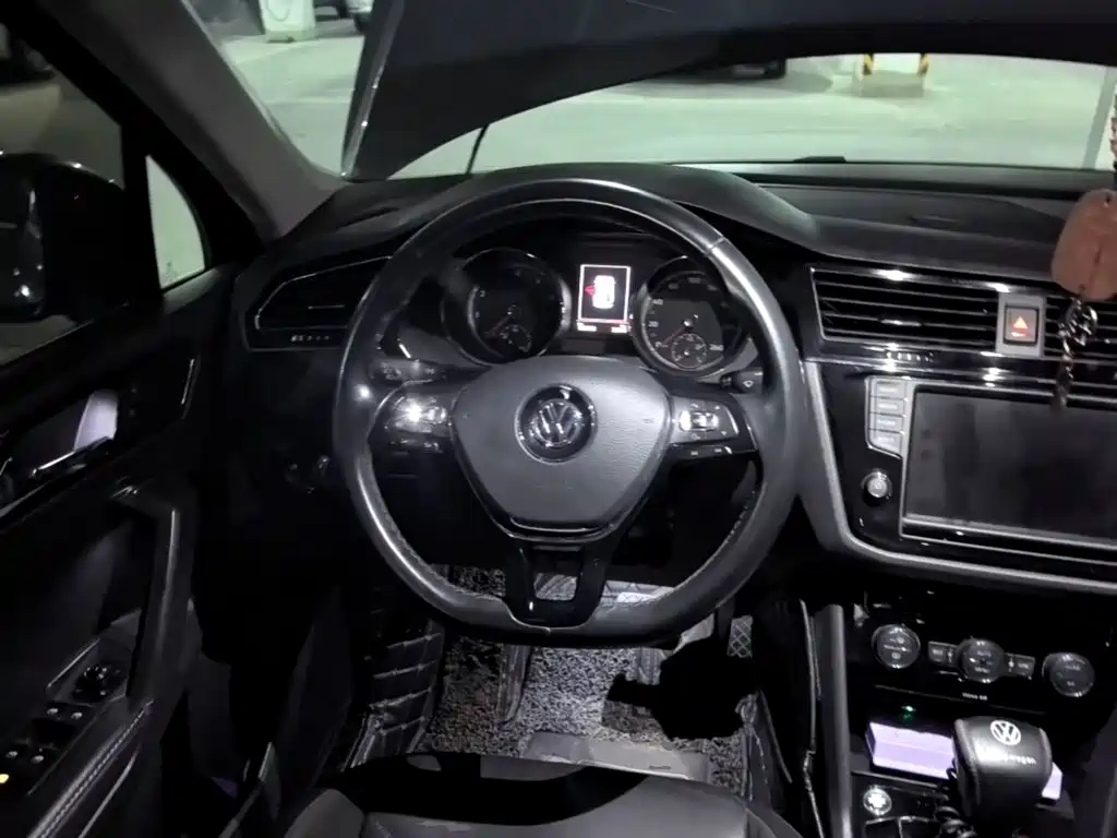 Volkswagen Tiguan L — миниатюра 11