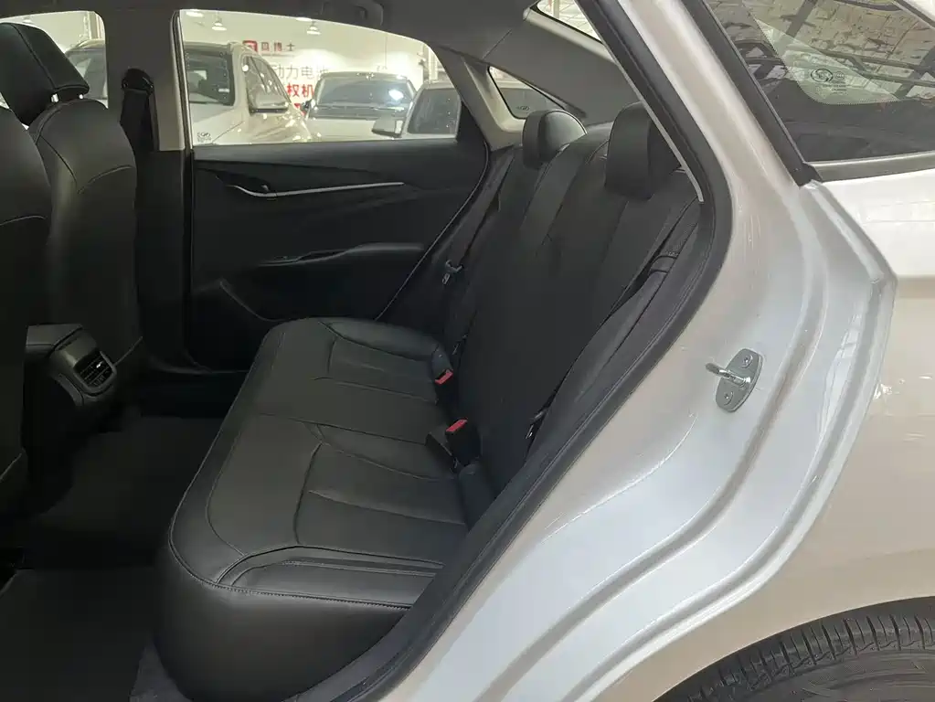 Buick Excelle — миниатюра 9