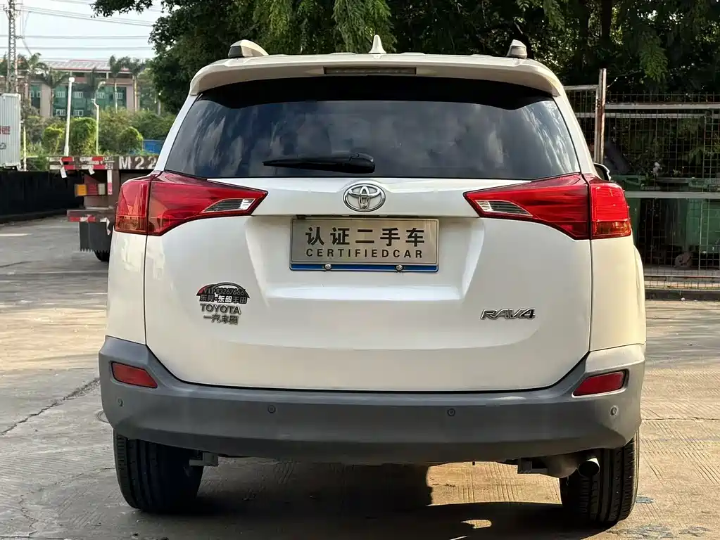 Toyota RAV4 — миниатюра 8
