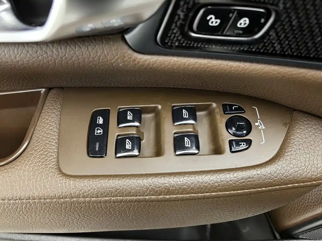 Volvo S90 — миниатюра 9