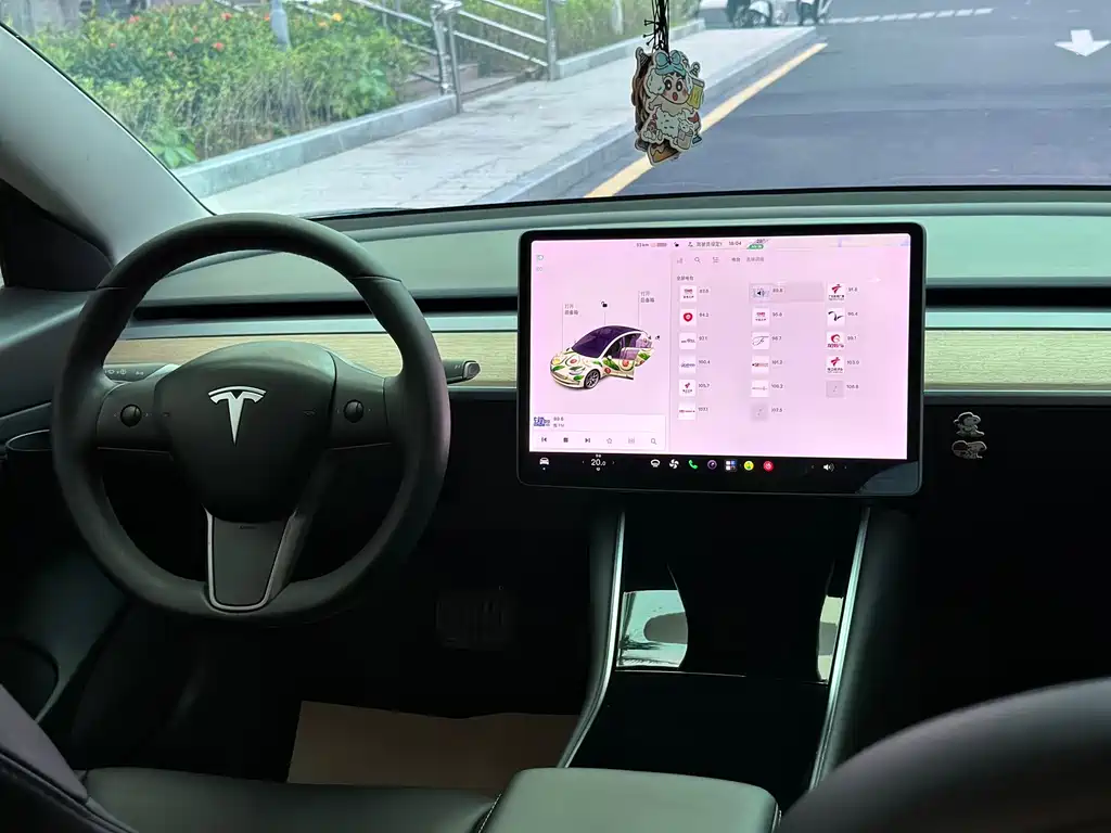 Tesla Model 3 — миниатюра 16