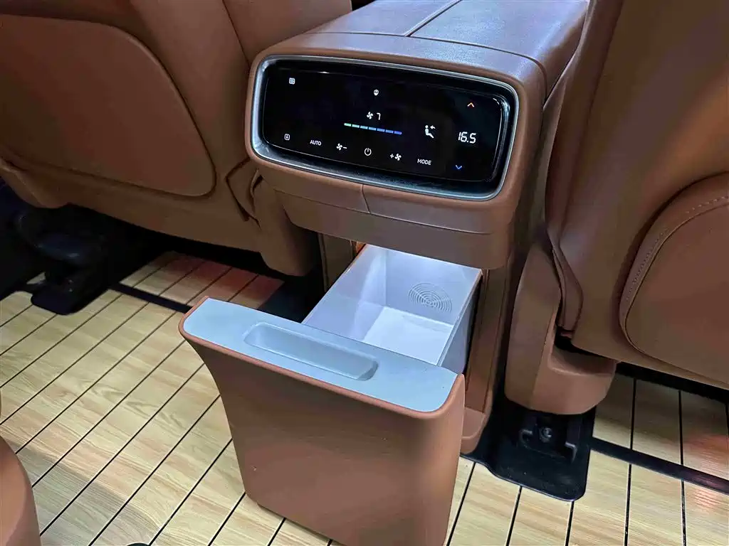 AITO ASK THE WORLD M9