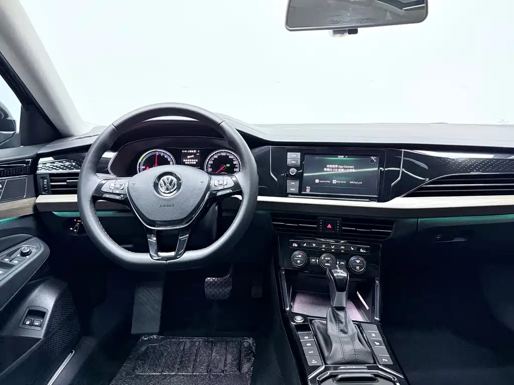 Volkswagen Passat PHEV — миниатюра 4