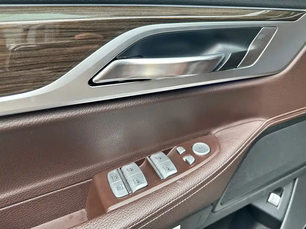 BMW 7 Series — миниатюра 10