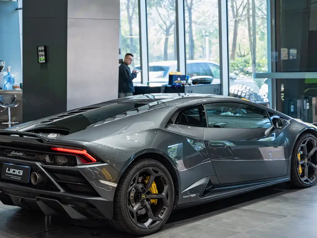 LAMBORGHINI HURACÁN