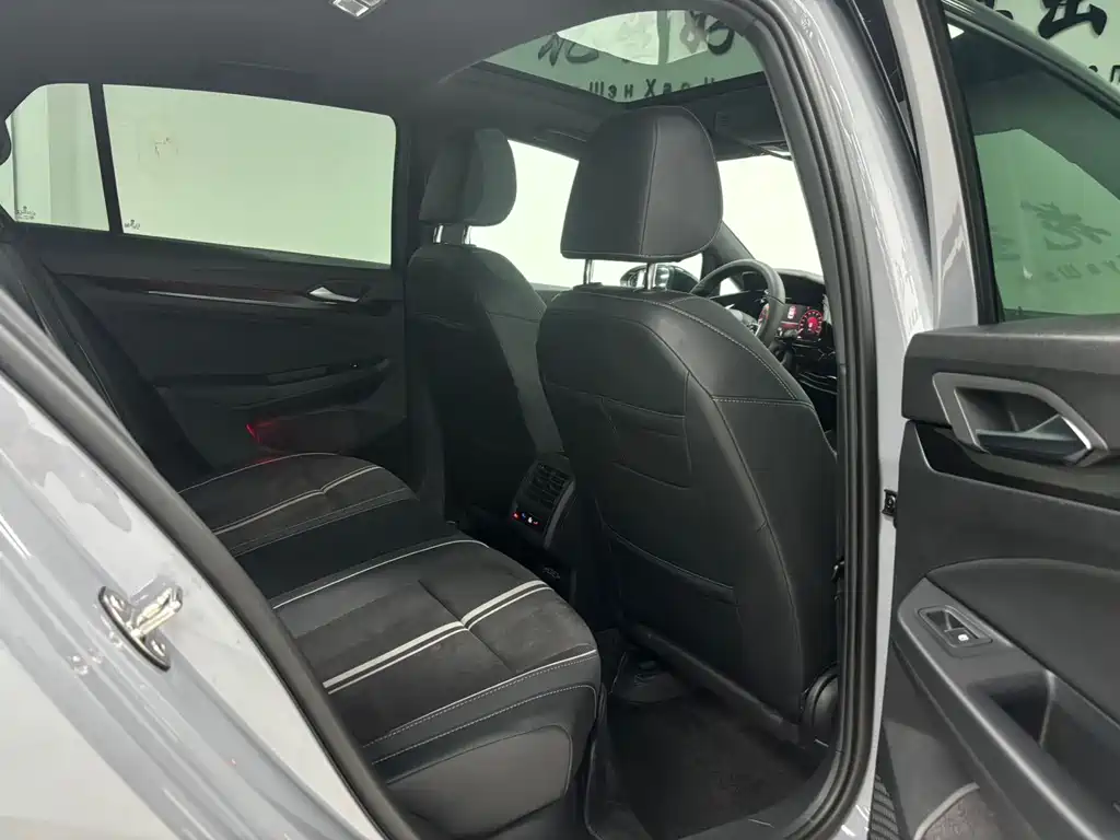 Volkswagen Golf — миниатюра 21