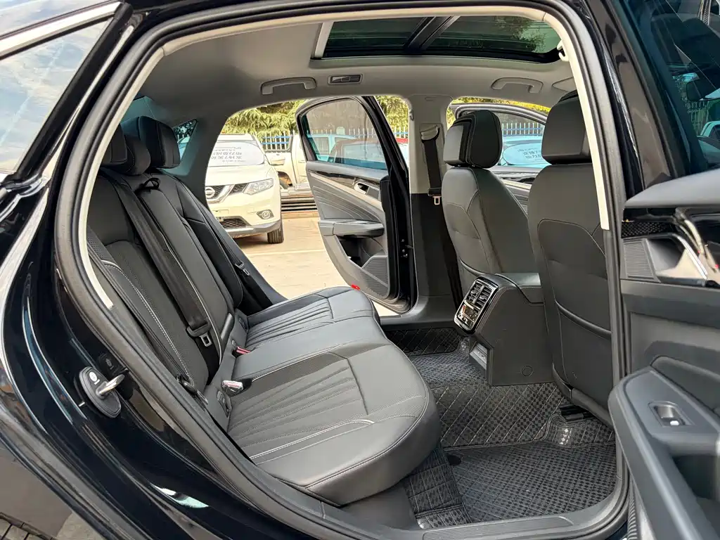 Volkswagen Passat — миниатюра 14