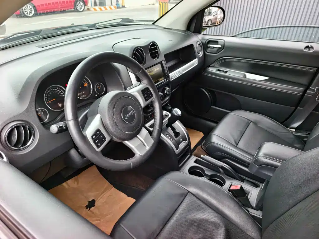 Jeep Compass (Import) — миниатюра 8