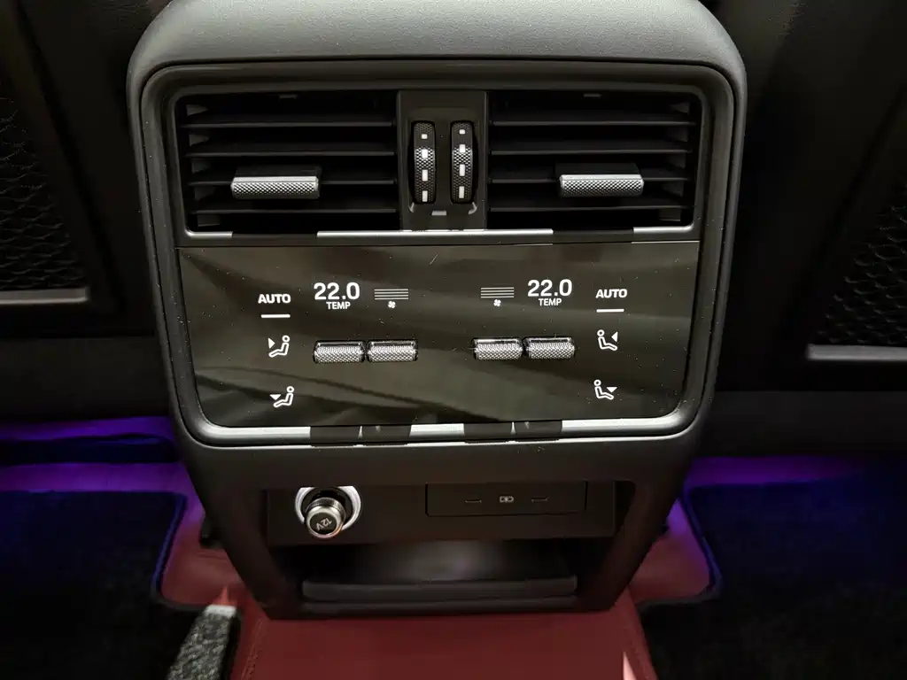 Porsche Cayenne — миниатюра 12