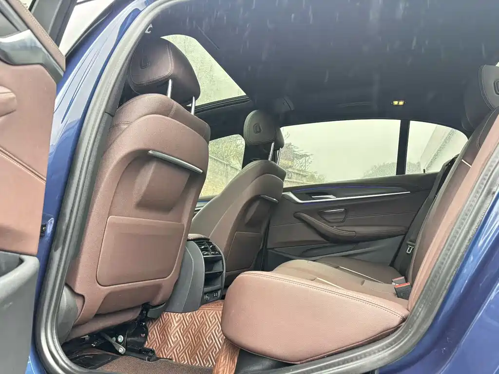BMW 5 Series — миниатюра 8